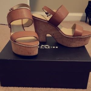 🎈🎈Coach sandals...📦 Box include...